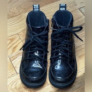 Girl’ glitter Ugg boots